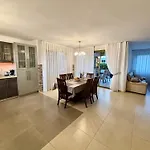 別荘 Danaos Luxury Sea View Townhouse With Pool