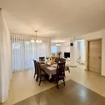 別荘 Danaos Luxury Sea View Townhouse With Pool *