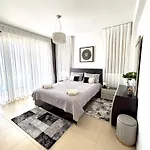 別荘 Danaos Luxury Sea View Townhouse With Pool