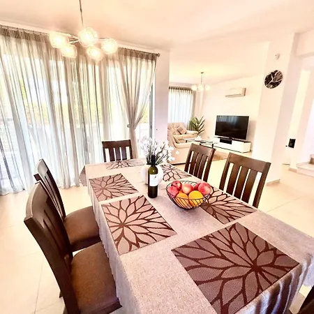 Beautiful House Near Venus *