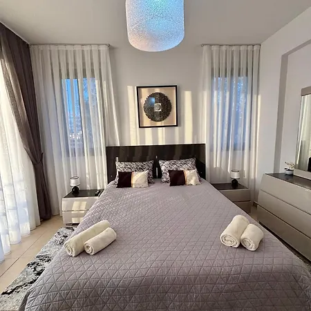 Vakantiehuis Danaos Luxury Sea View Townhouse With Pool Paphos