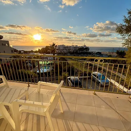 Danaos Luxury Sea View Townhouse With Pool Vakantiehuis