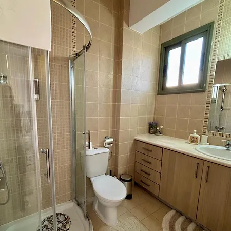 Danaos Luxury Sea View Townhouse With Pool Vakantiehuis *