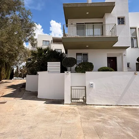Danaos Luxury Sea View Townhouse With Pool 펜션 파포스