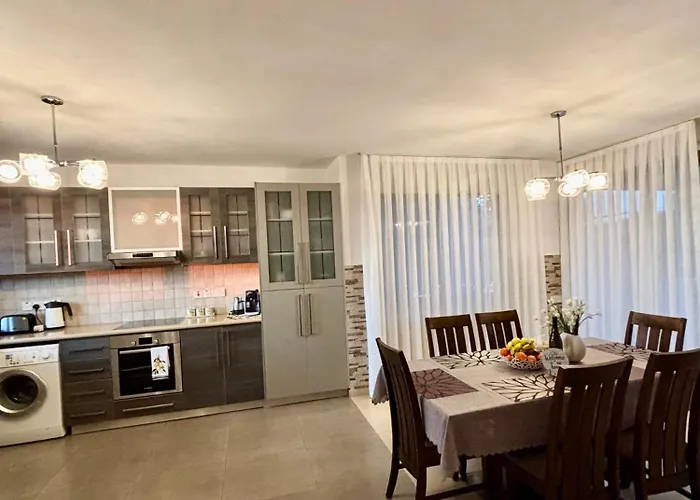 Beautiful House Near Venus