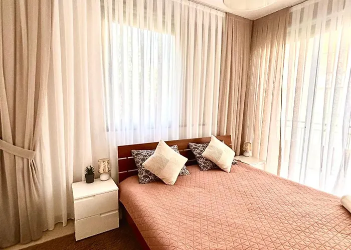 Beautiful House Near Venus *