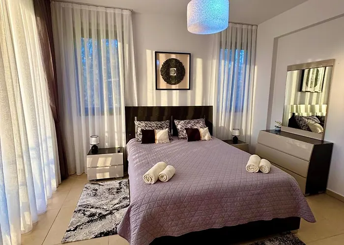 Beautiful House Near Venus *