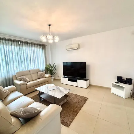 Beautiful House Near Venus *