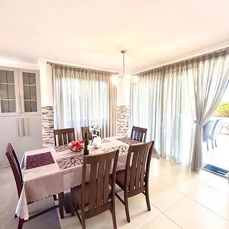 Beautiful House Near Venus פאפוס