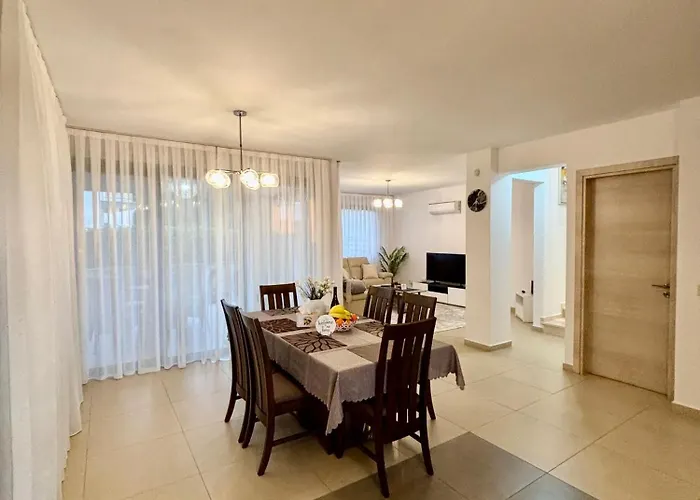 Case de vacanță Beautiful House Near Venus *