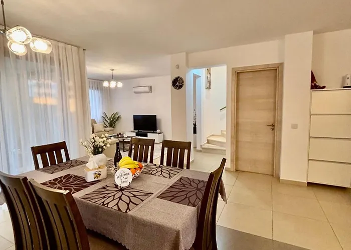 Case de vacanță Beautiful House Near Venus *